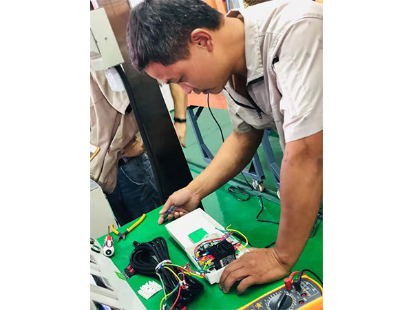 廣東潤東方環(huán)?？照{(diào)工廠維修保養(yǎng)師傅技術(shù)培訓(xùn)