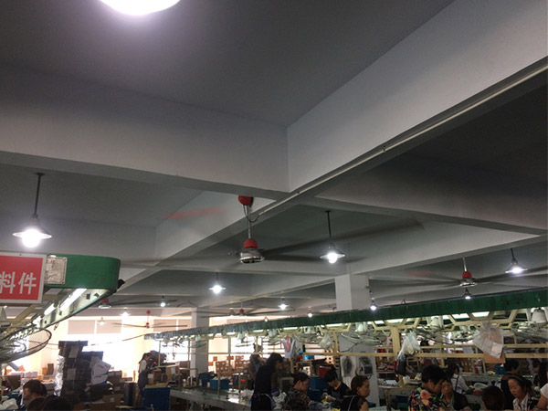 廣東清遠(yuǎn)玩具廠(chǎng)廠(chǎng)房安裝工業(yè)大風(fēng)扇降溫工程案例