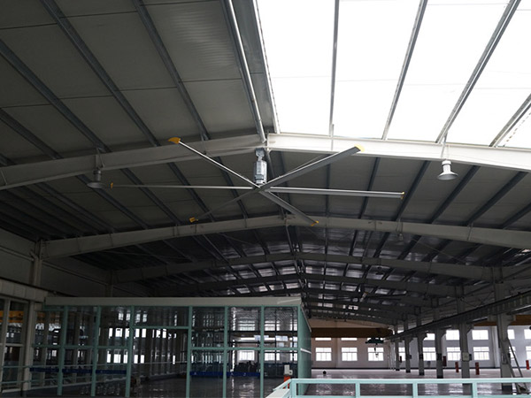 高大鋼結(jié)構(gòu)廠(chǎng)房工業(yè)大風(fēng)扇降溫工程案例